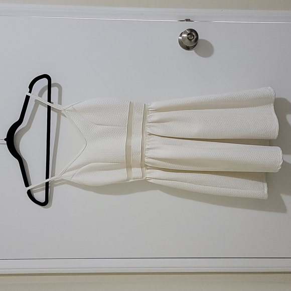 White Sundress - Picture 1 of 7